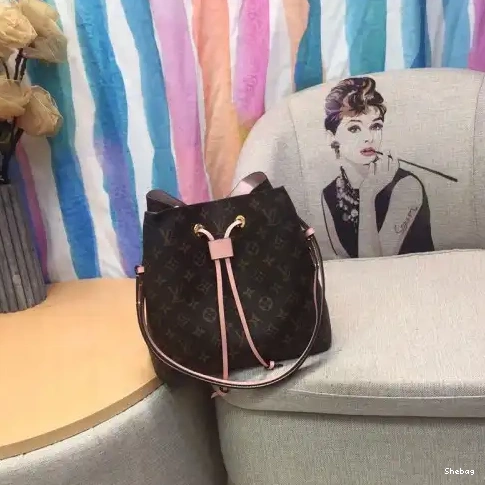 19B570402 Bags LV 0513